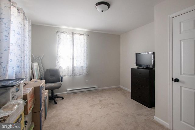 315 W BROAD ST, New Holland, PA 17557