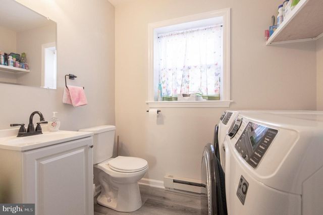 315 W BROAD ST, New Holland, PA 17557