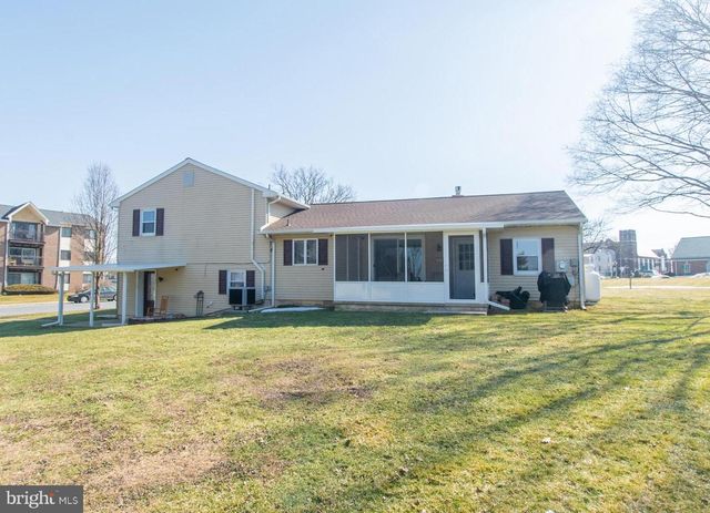 315 W BROAD ST, New Holland, PA 17557