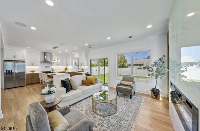 2 29Th St, Fair Lawn Boro, NJ 07410