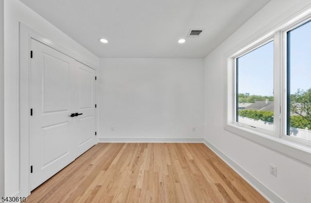 2 29Th St, Fair Lawn Boro, NJ 07410