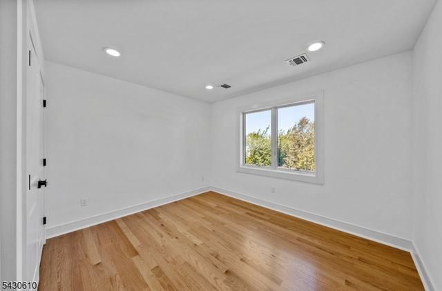 2 29Th St, Fair Lawn Boro, NJ 07410