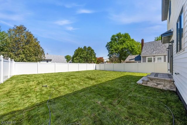 2 29Th St, Fair Lawn Boro, NJ 07410