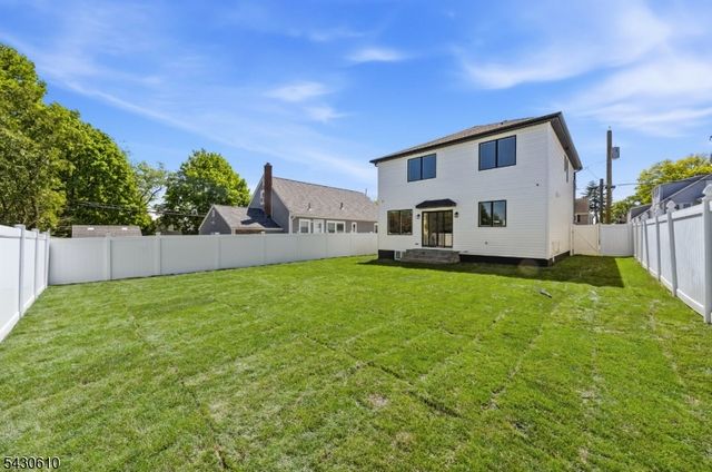 2 29Th St, Fair Lawn Boro, NJ 07410