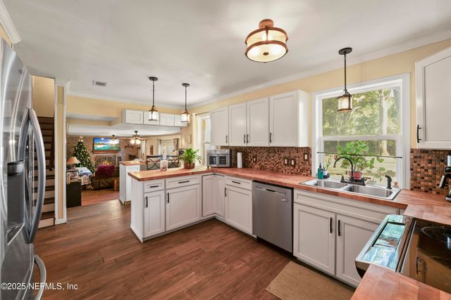 3511 HERMITAGE Road E, Jacksonville, FL 32277