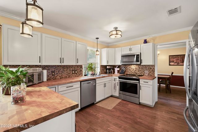 3511 HERMITAGE Road E, Jacksonville, FL 32277