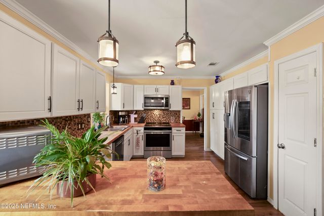 3511 HERMITAGE Road E, Jacksonville, FL 32277