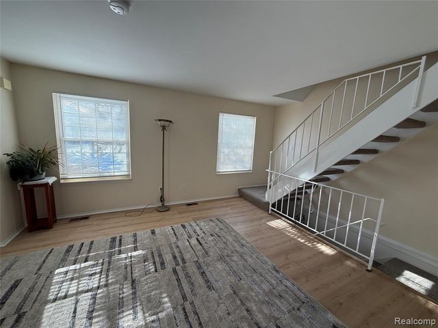 1437 Mariner Drive, Walled Lake, MI 48390