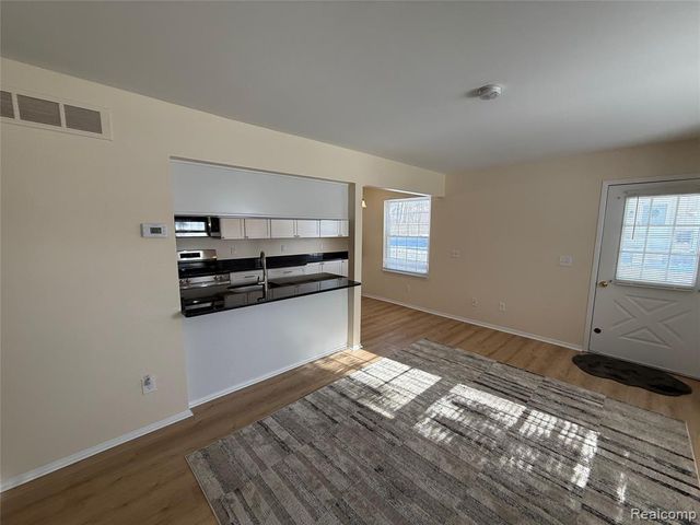 1437 Mariner Drive, Walled Lake, MI 48390