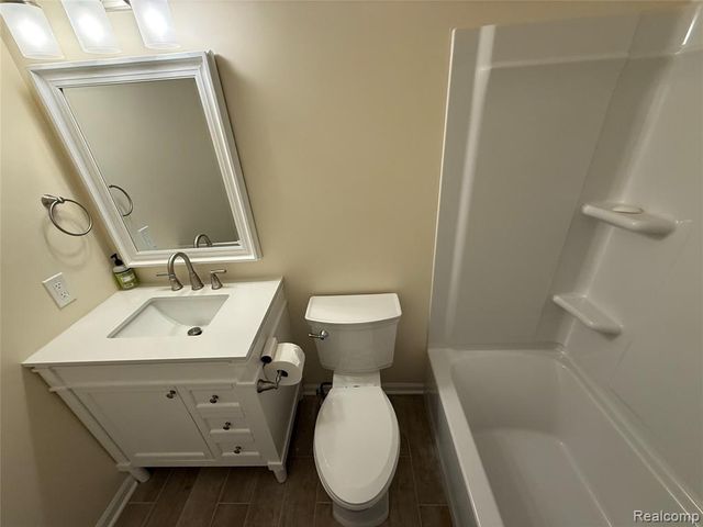 1437 Mariner Drive, Walled Lake, MI 48390