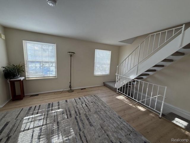 1437 Mariner Drive, Walled Lake, MI 48390