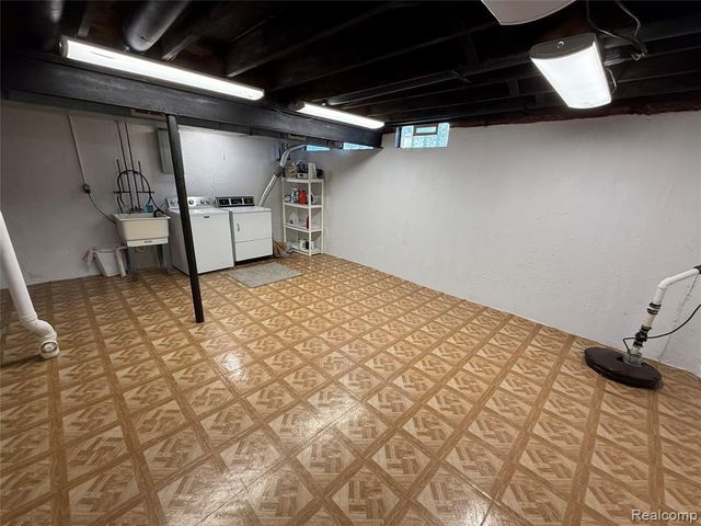 1437 Mariner Drive, Walled Lake, MI 48390