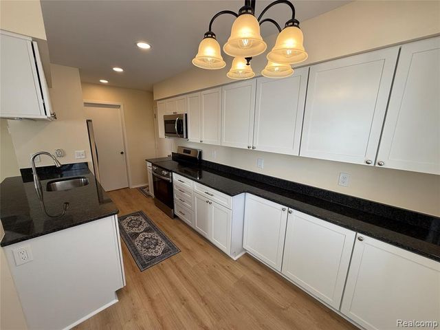 1437 Mariner Drive, Walled Lake, MI 48390