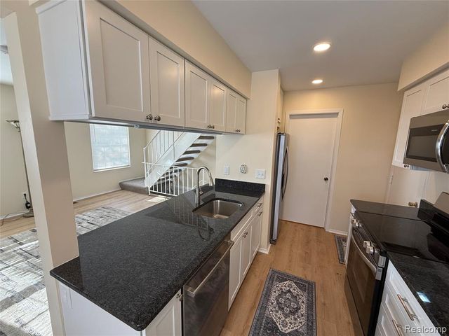 1437 Mariner Drive, Walled Lake, MI 48390