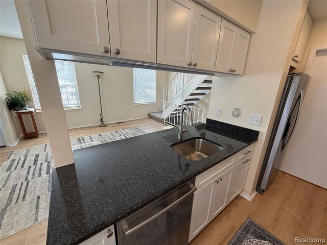 1437 Mariner Drive, Walled Lake, MI 48390