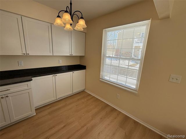 1437 Mariner Drive, Walled Lake, MI 48390