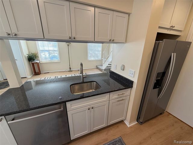 1437 Mariner Drive, Walled Lake, MI 48390