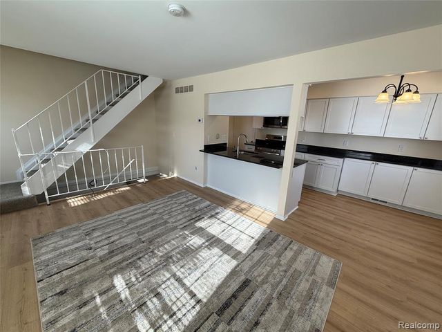 1437 Mariner Drive, Walled Lake, MI 48390