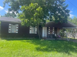 810 E Navarro Avenue, Mart, TX 76664