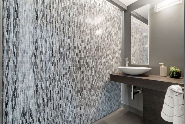 360 Newbury Street 805, Boston, MA 02115
