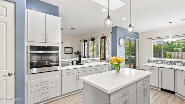 10528 S Coyote Melon Loop, Vail, AZ 85641