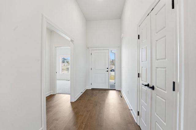 10022 N Oakland Avenue, Kansas City, MO 64157