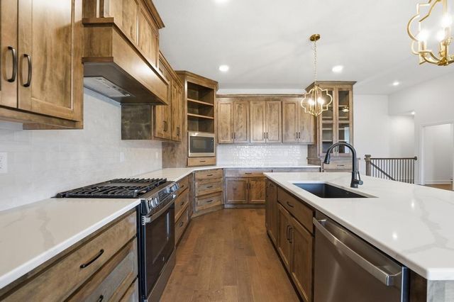 10022 N Oakland Avenue, Kansas City, MO 64157