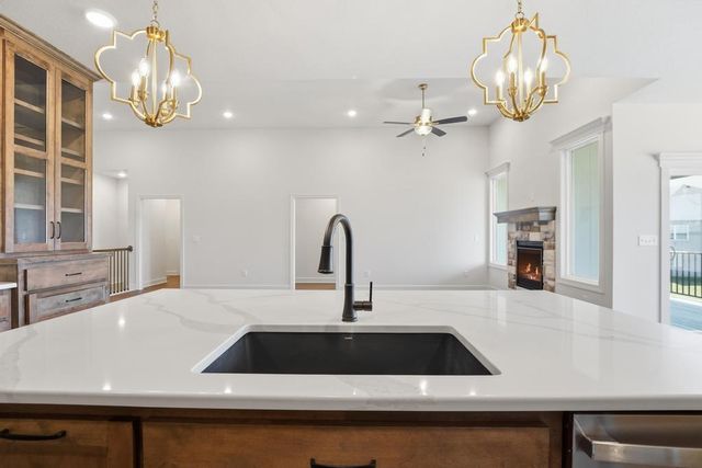 10022 N Oakland Avenue, Kansas City, MO 64157