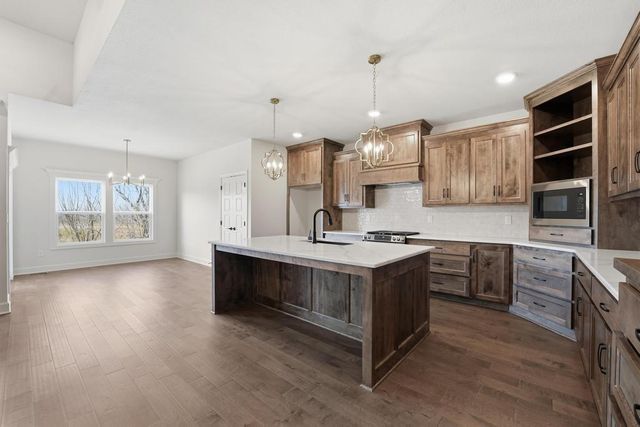 10022 N Oakland Avenue, Kansas City, MO 64157