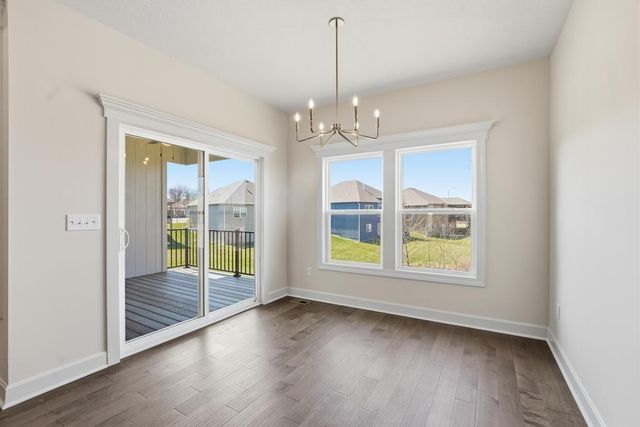 10022 N Oakland Avenue, Kansas City, MO 64157