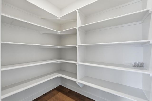 10022 N Oakland Avenue, Kansas City, MO 64157