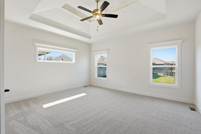 10022 N Oakland Avenue, Kansas City, MO 64157