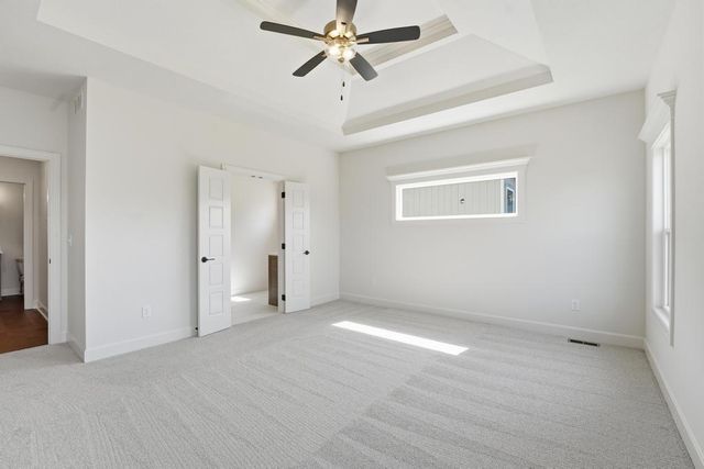 10022 N Oakland Avenue, Kansas City, MO 64157