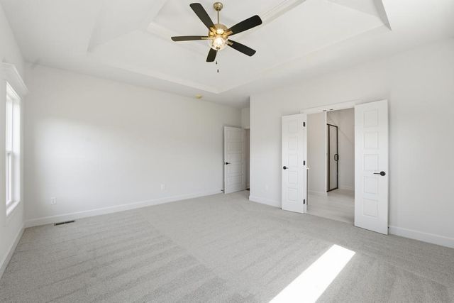 10022 N Oakland Avenue, Kansas City, MO 64157