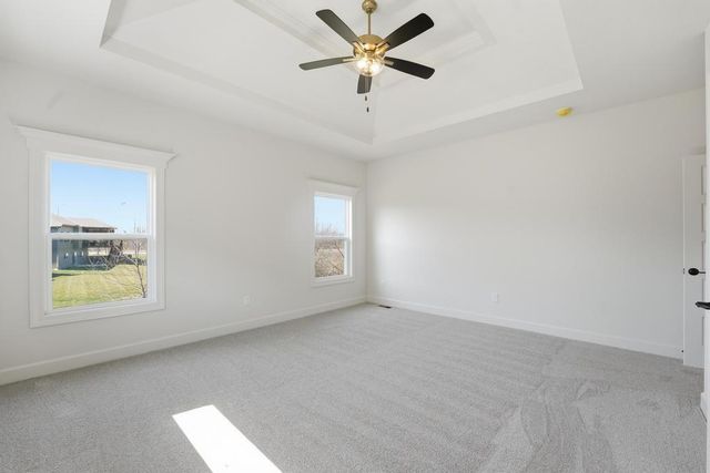 10022 N Oakland Avenue, Kansas City, MO 64157