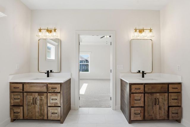 10022 N Oakland Avenue, Kansas City, MO 64157