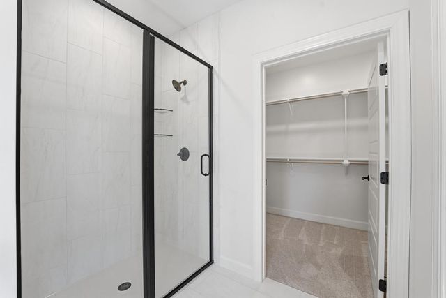 10022 N Oakland Avenue, Kansas City, MO 64157