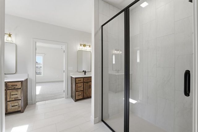 10022 N Oakland Avenue, Kansas City, MO 64157