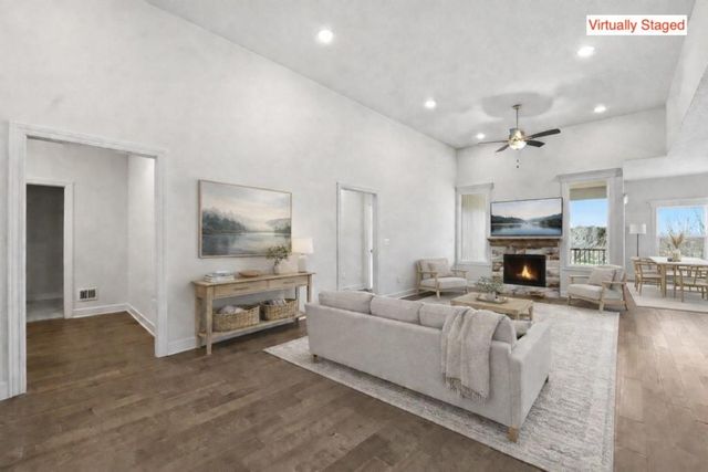 10022 N Oakland Avenue, Kansas City, MO 64157