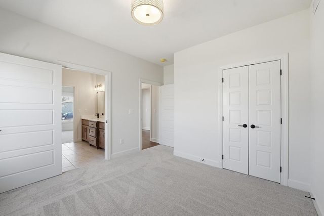 10022 N Oakland Avenue, Kansas City, MO 64157