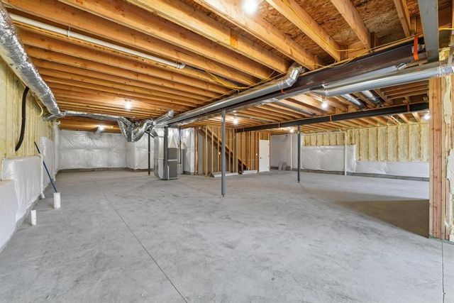 10022 N Oakland Avenue, Kansas City, MO 64157