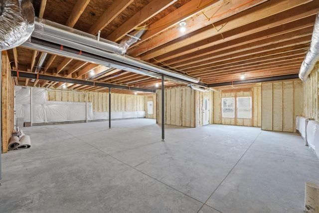 10022 N Oakland Avenue, Kansas City, MO 64157