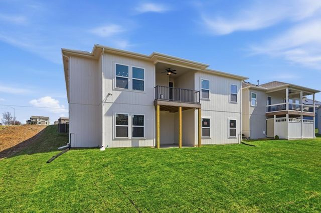 10022 N Oakland Avenue, Kansas City, MO 64157