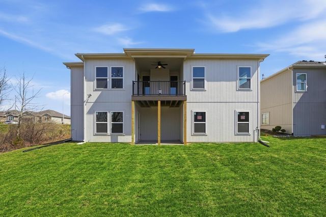 10022 N Oakland Avenue, Kansas City, MO 64157