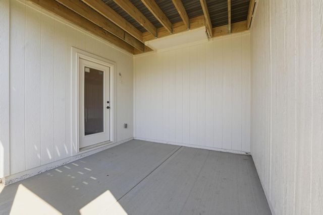 10022 N Oakland Avenue, Kansas City, MO 64157