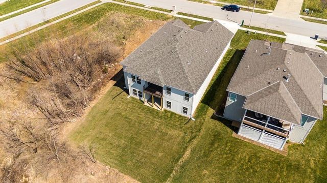 10022 N Oakland Avenue, Kansas City, MO 64157