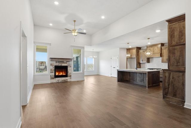 10022 N Oakland Avenue, Kansas City, MO 64157