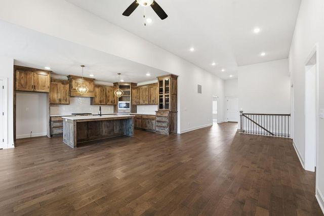 10022 N Oakland Avenue, Kansas City, MO 64157