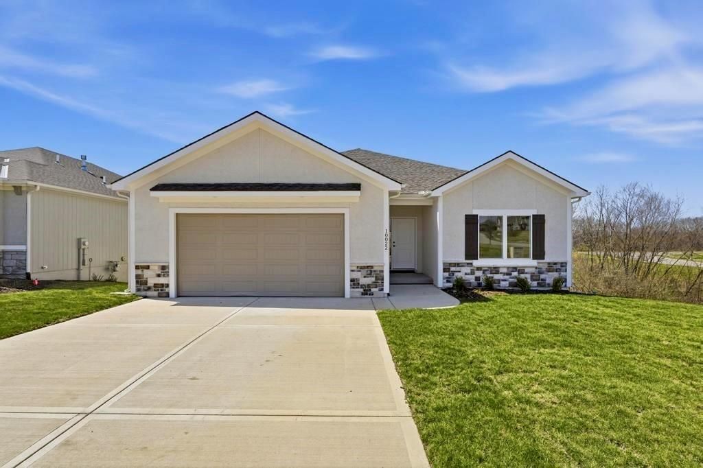10022 N Oakland Avenue, Kansas City, MO 64157