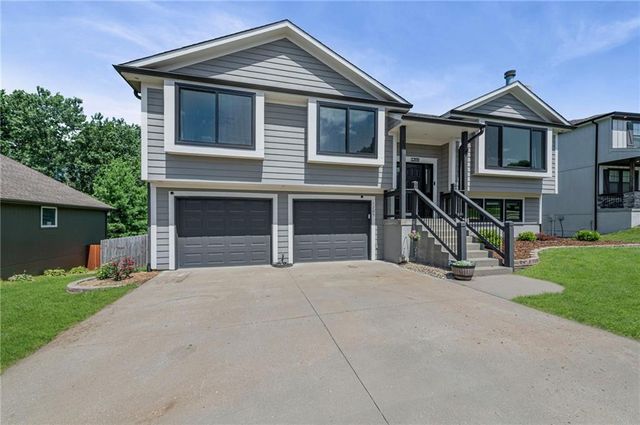 1205 Ridge Tree Lane, Pleasant Hill, MO 64080